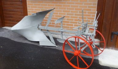 svg+xml;charset=utf-8,%3Csvg%20xmlns%3D Fahrzeuge restaurieren - wagenschmitte.com | Jucker Technik AG, Neerach